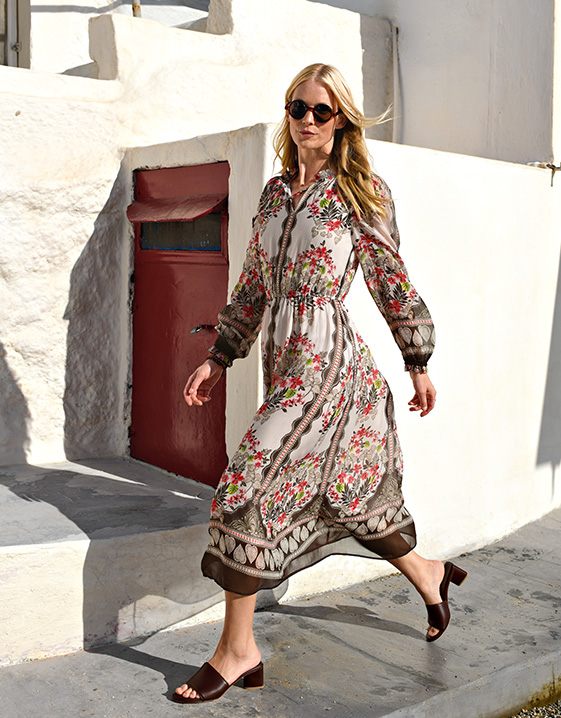 Kräftige Oberschenkel kaschieren: Stylingidee mit Maxikleid