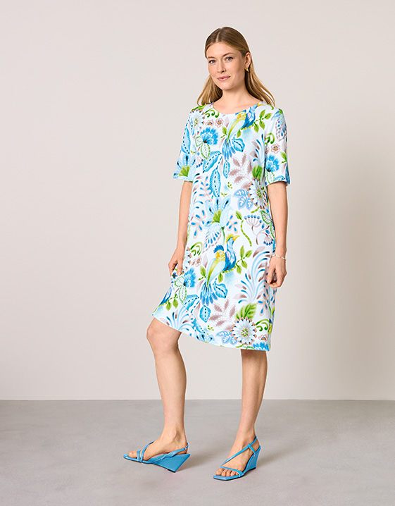 Trendfarbe Blau in der Saison FS26: Look in Aquamarin