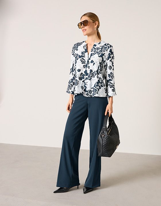 Trendfarbe Blau in der Saison FS26: Look in Teal